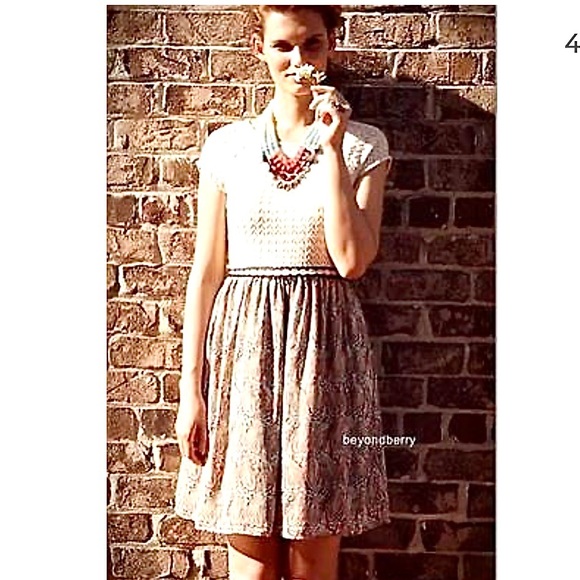 🍓Weston Anthropologie Arcata Beige Dress Feather Print Stretch Top Sz Small M - Picture 15 of 15